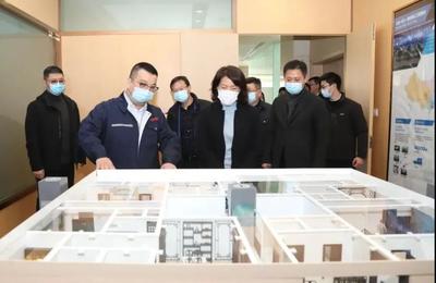 青浦‘直通車’駛?cè)肫髽I(yè)一線，楊小菁深入調(diào)研計(jì)算機(jī)信息技術(shù)發(fā)展